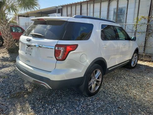 Used 2017 Ford Explorer XLT w/ Equipment Group 202A image 3