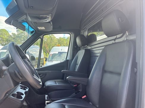 Used 2024 Mercedes-Benz Sprinter 2500 image 39