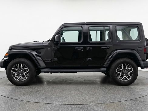 Used 2025 Jeep Wrangler Sahara image 5