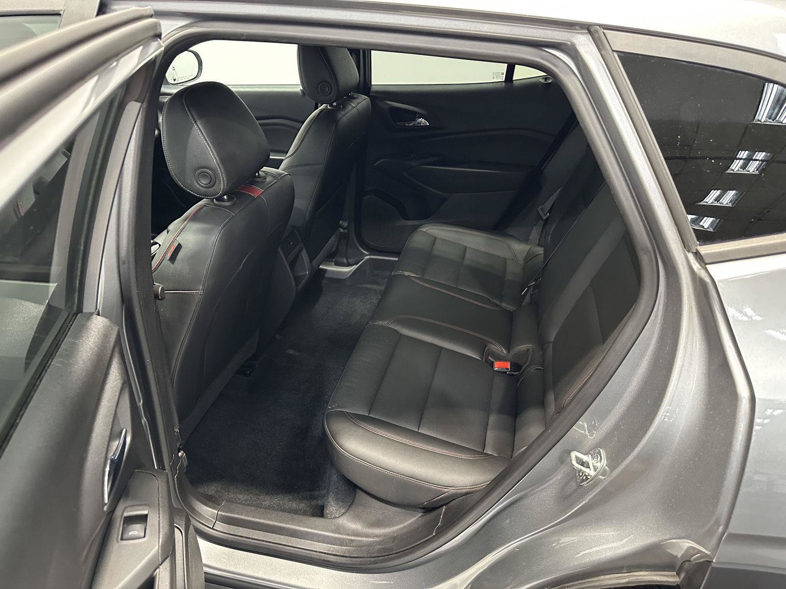 Used 2024 Chevrolet Trax RS FWD image 27