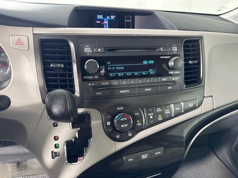 Used 2014 Toyota Sienna LE image 15