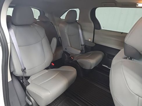 Used 2024 Toyota Sienna XLE image 17