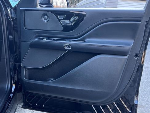 Used 2022 Lincoln Aviator Reserve image 9