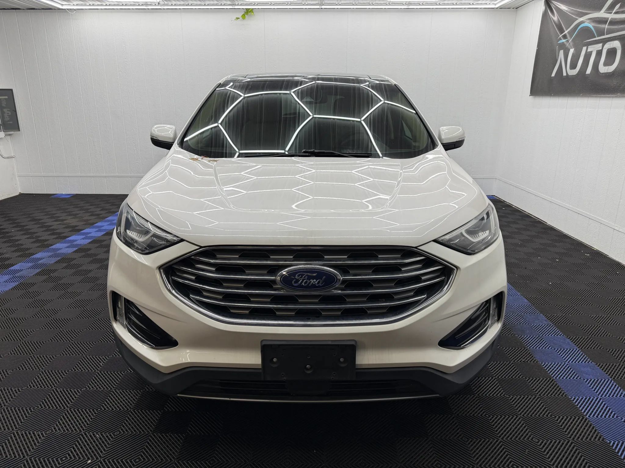 Used 2019 Ford Edge SEL w/ Equipment Group 201A FWD image 4