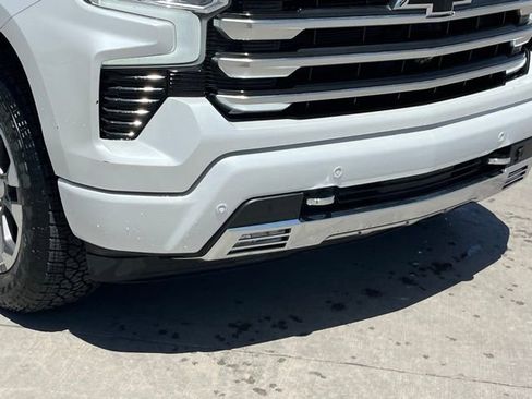 Used 2023 Chevrolet Silverado 1500 High Country w/ Technology Package AWD/4WD image 9