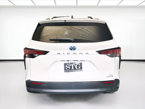Used 2021 Toyota Sienna XLE FWD image 5
