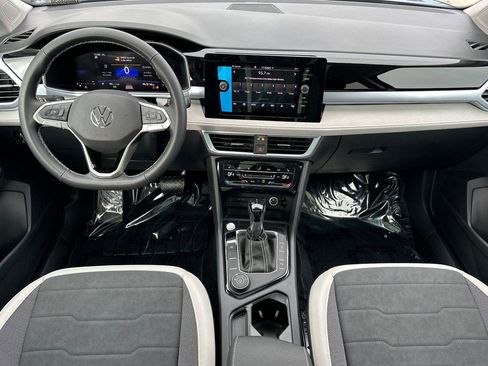 New 2026 Volkswagen Taos SE image 12