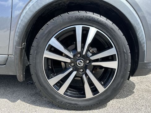 Used 2019 Nissan Kicks SV FWD image 18