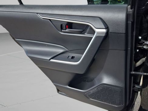 Used 2022 Toyota RAV4 LE image 17