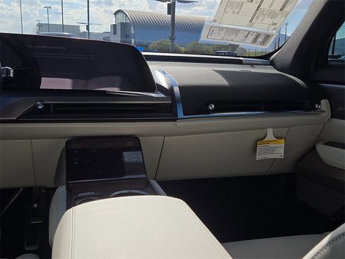 New 2026 Cadillac Vistiq Luxury w/ LPO, Floor Liner Package image 21