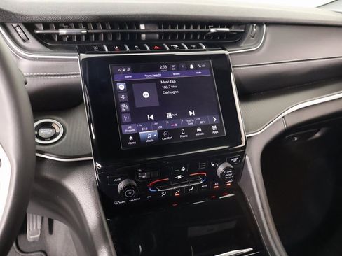 Used 2024 Jeep Grand Cherokee L Laredo image 6