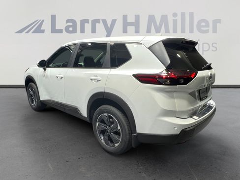 New 2026 Nissan Rogue SV FWD image 3