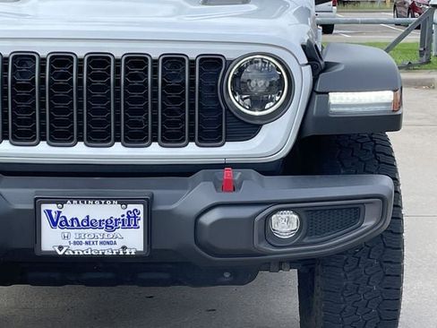 Used 2024 Jeep Gladiator Rubicon AWD/4WD image 7