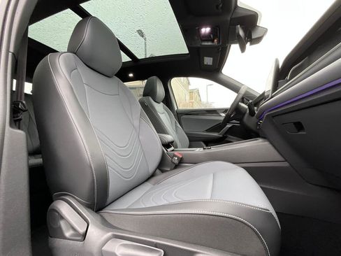 New 2026 Volkswagen Tiguan SE R-Line image 12