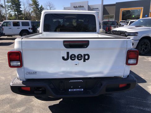 New 2026 Jeep Gladiator Sport image 10