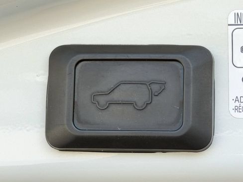 Used 2018 Toyota RAV4 Limited w/ Advanced Technology Package AWD/4WD image 31