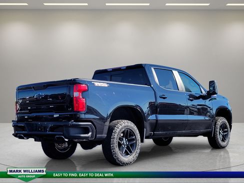 Used 2021 Chevrolet Silverado 1500 LT Trail Boss w/ Convenience Package II AWD/4WD image 4