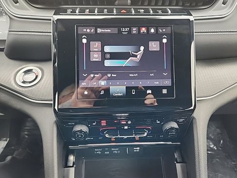 Certified 2024 Jeep Grand Cherokee Altitude image 19