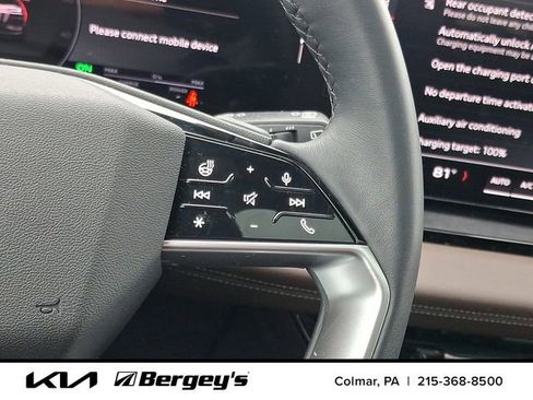 Used 2025 Audi Q6 e-tron Premium w/ Convenience Package image 24