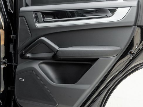 Certified 2025 Porsche Cayenne image 32
