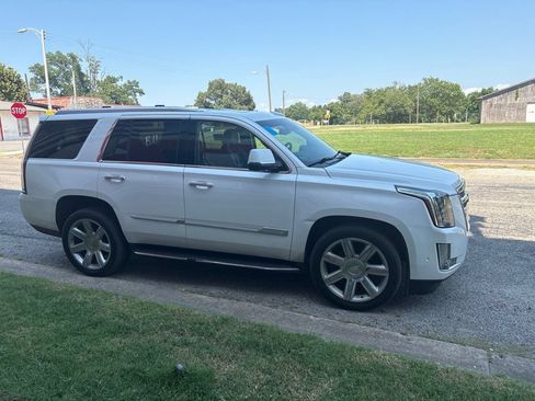 Used 2019 Cadillac Escalade Luxury AWD/4WD image 8