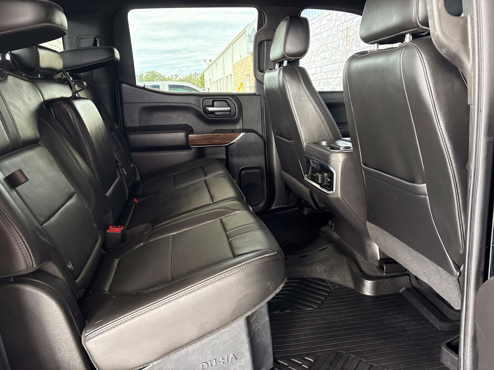 Used 2020 Chevrolet Silverado 1500 High Country w/ Technology Package AWD/4WD image 19