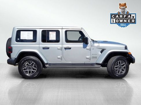 Used 2024 Jeep Wrangler Unlimited Sahara AWD/4WD image 3