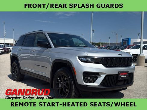 Used 2025 Jeep Grand Cherokee Altitude AWD/4WD image 1