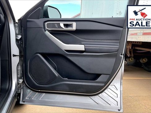 Used 2022 Ford Explorer XLT image 24