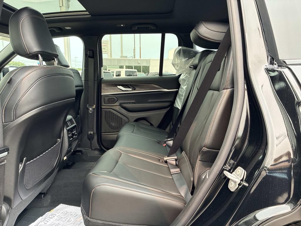 New 2026 Jeep Grand Cherokee Limited AWD/4WD image 6