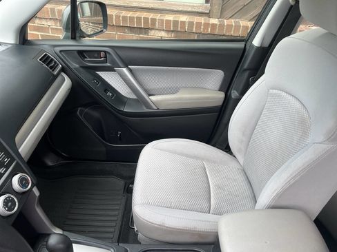 Used 2018 Subaru Forester 2.5i w/ Alloy Wheel Package image 11