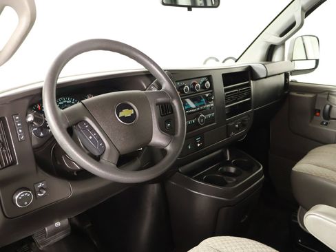 Used 2017 Chevrolet Express 2500 RWD image 2