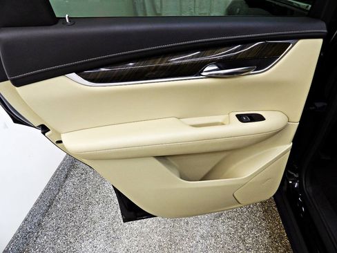 Used 2019 Cadillac XT5 FWD image 9