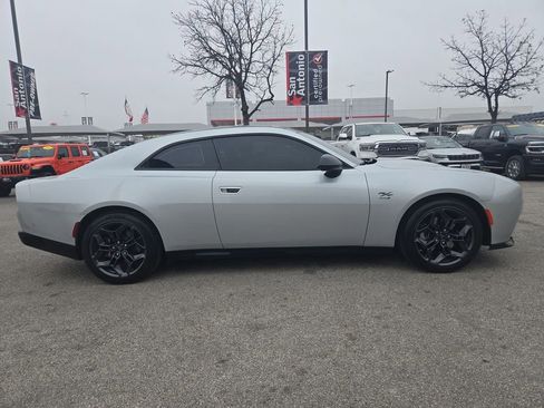 Used 2025 Dodge Charger R/T w/ Quick Order Package 25M R/T image 9