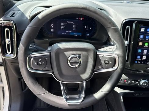 Used 2025 Volvo XC40 B5 Plus AWD/4WD image 27