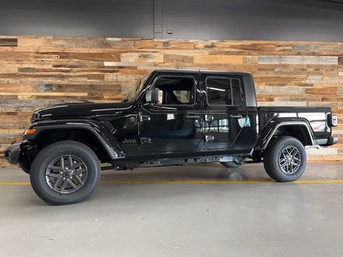 New 2026 Jeep Gladiator Sport image 21