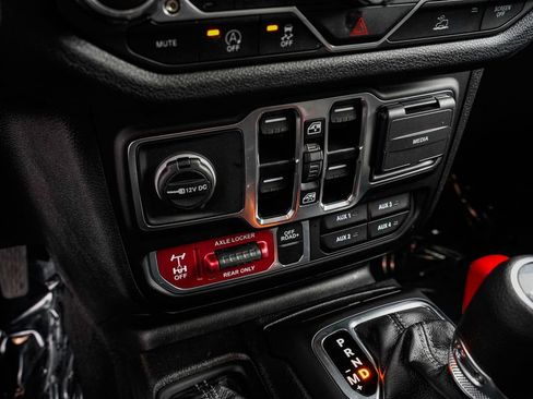 Used 2025 Jeep Gladiator Willys image 13