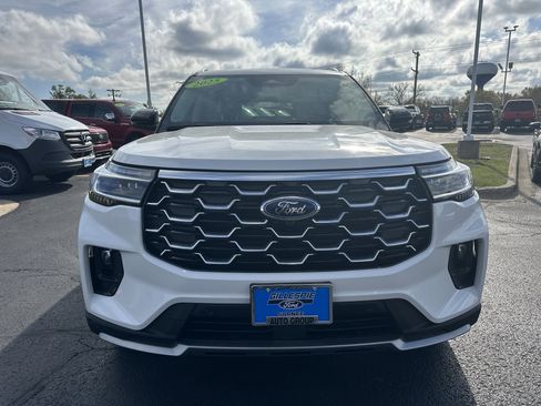 Certified 2025 Ford Explorer Platinum w/ Ultimate Package image 9