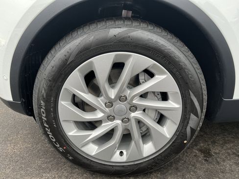 New 2026 Land Rover Discovery S image 6