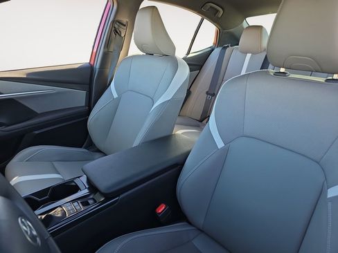 Certified 2025 Toyota Camry SE image 9