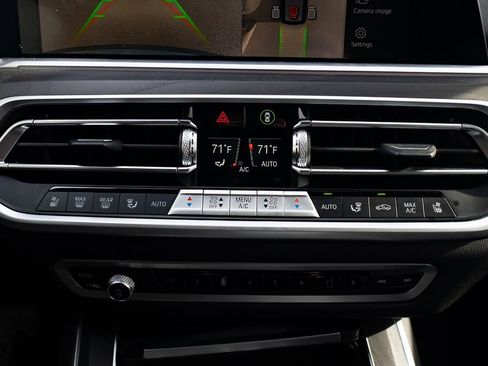 Used 2022 BMW X7 xDrive40i w/ M Sport Package image 15