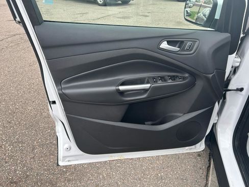 Used 2017 Ford Escape SE image 14