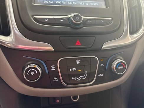 Used 2018 Chevrolet Equinox LS FWD image 23