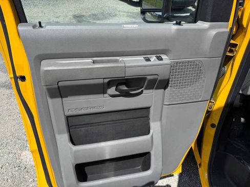 Used 2022 Ford E-350 and Econoline 350 Super Duty RWD image 7