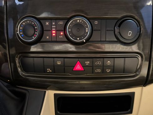 Used 2015 Mercedes-Benz Sprinter 2500 image 18