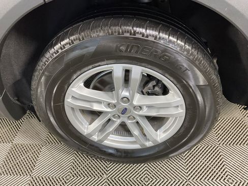 Used 2022 Ford Explorer XLT w/ Equipment Group 202A image 6