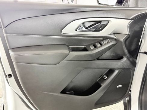 Used 2020 Chevrolet Traverse RS FWD image 17
