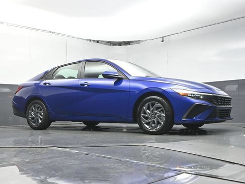 Used 2024 Hyundai Elantra SEL FWD image 29