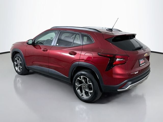 Used 2025 Chevrolet Trax LT w/ LT Convenience Package FWD image 5