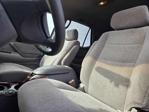 Used 2003 Toyota Sequoia SR5 image 10